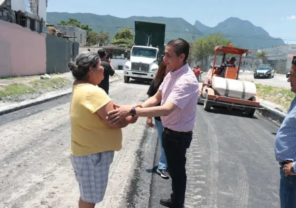 Supervisa Francisco Treviño pavimentación en la colonia Lomas de los Naranjos