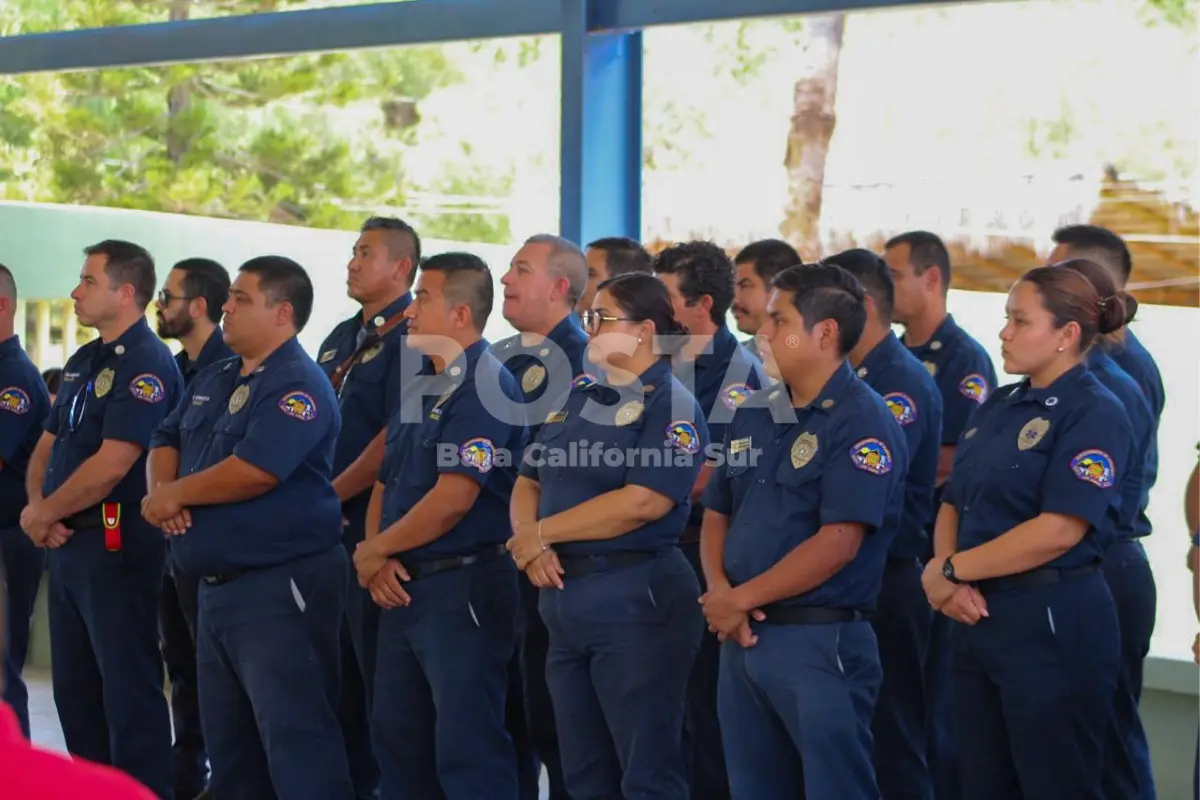 Elementos de bomberos de Los Cabos. Foto: Ariel Zavaleta / POSTA BCS