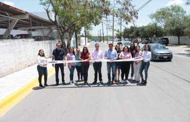 Entrega Francisco Treviño obra de pavimentación en Residencial Las Lomas