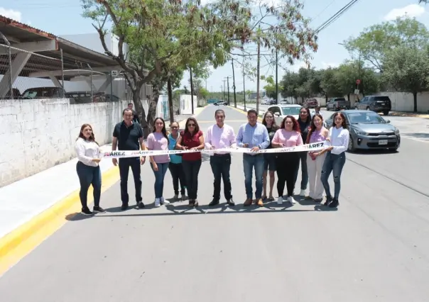 Entrega Francisco Treviño obra de pavimentación en Residencial Las Lomas