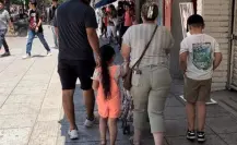 Se preparan familias en busca de regalo para el día del padre