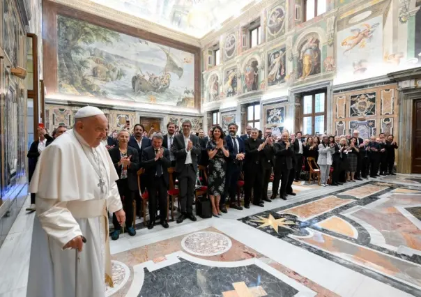 Reunión de comediantes con el papa Francisco: mensaje de paz y amor