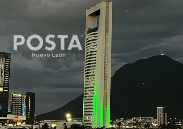 Torre se pinta de color verde en honor a los adultos mayores