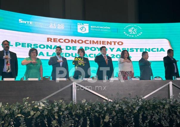 Reconoce gobierno a dos mil empleados de educación