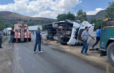 Accidente en Tlalnepantla: Tráfico colapsado por vuelco de tráiler