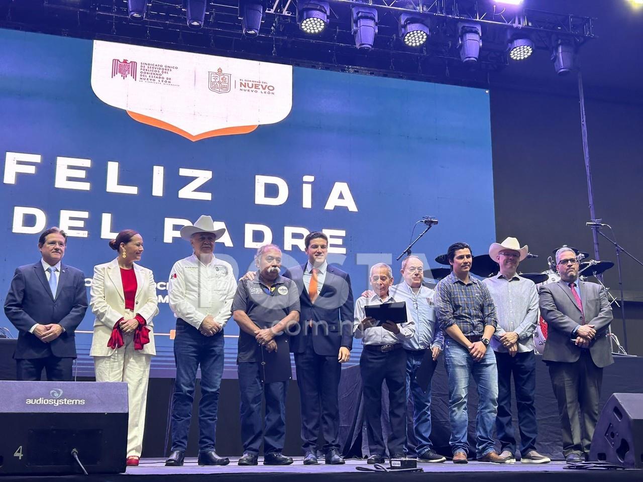 El evento se llevó a cabo en el Magno Salón de Cintermex, desde donde las autoridades asistentes invitaron y recordaron las acciones de sus padres. Foto: POSTA.