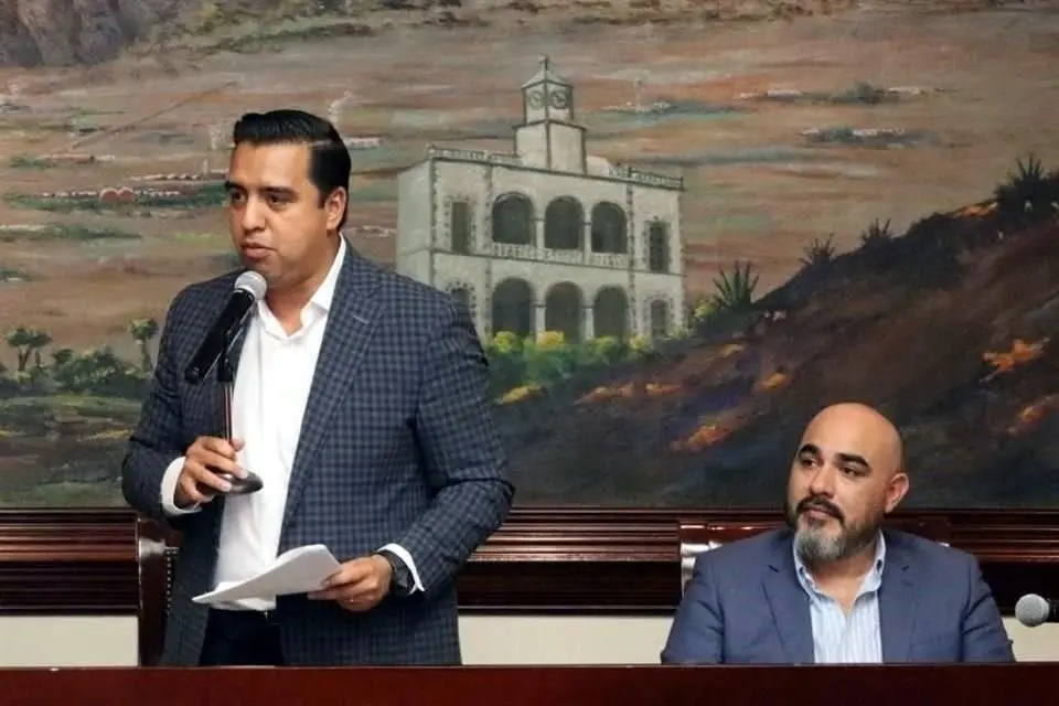 Alcalde Jesús Nava lidera mejora en evaluación crediticia de Santa Catarina