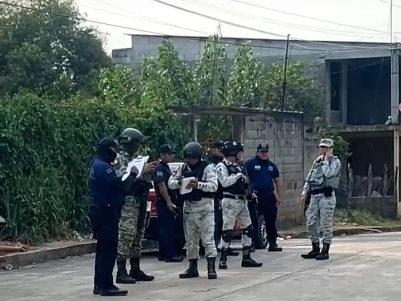 Elementos de la policía estatal y de la Guardia Nacional en la zona del ataque armado en Tabasco. Foto: Excélsior.