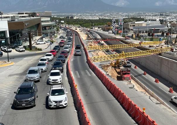 Colapsa vialidad por obras en Paseo Los Leones y Puerta de Hierro