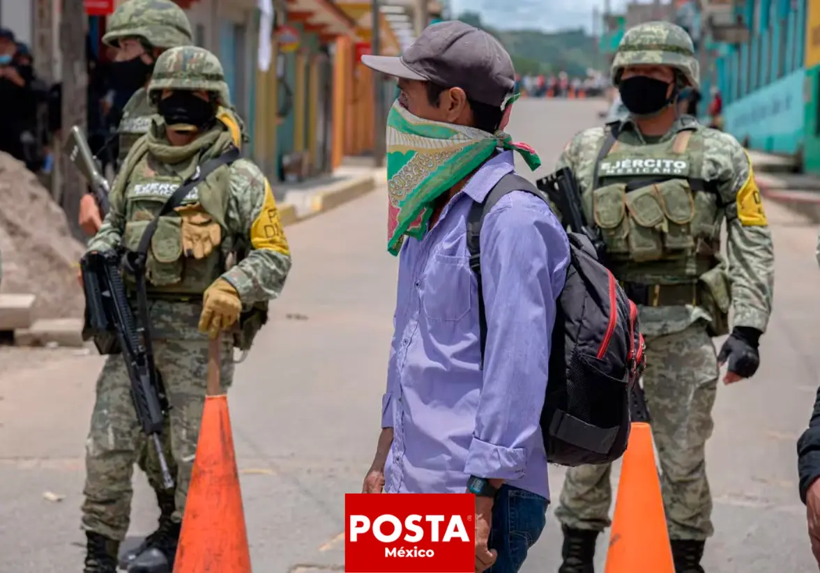 Elementos de seguridad descubrieron los cuerpos de cinco hombres en un tramo carretero que conecta las comunidades de Nuevo Paraíso e Independencia, en La Concordia. Foto: EFE