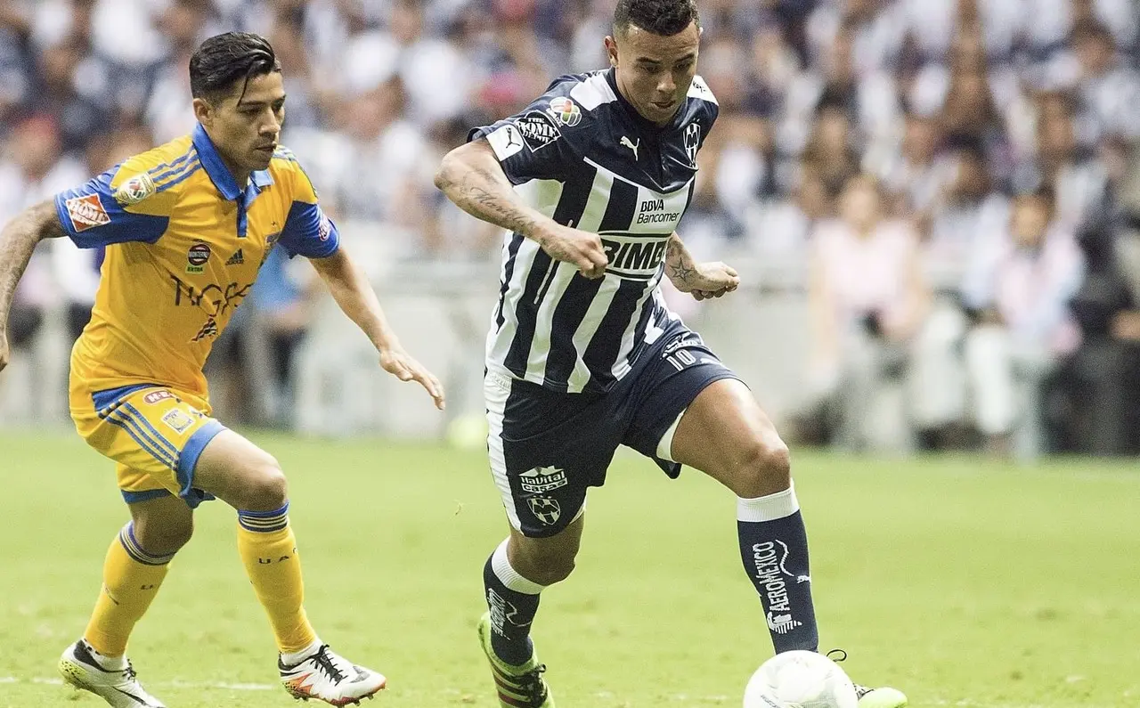 Sufre atentado ex jugador de rayados Edwin Cardona Foto: Facebook