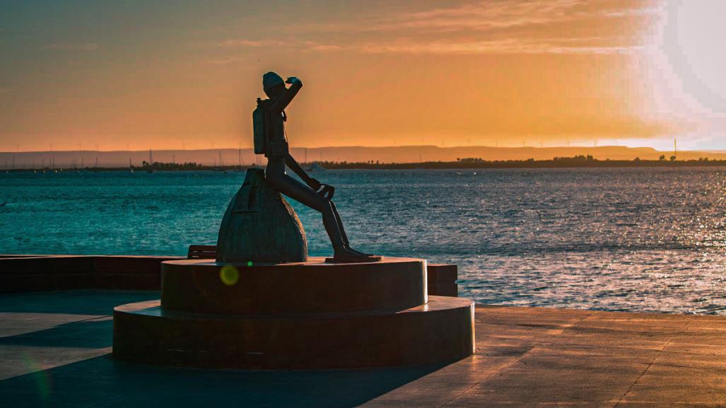 Escultura a Jacques Cousteau: guardián del Mar de Cortés en La Paz, BCS