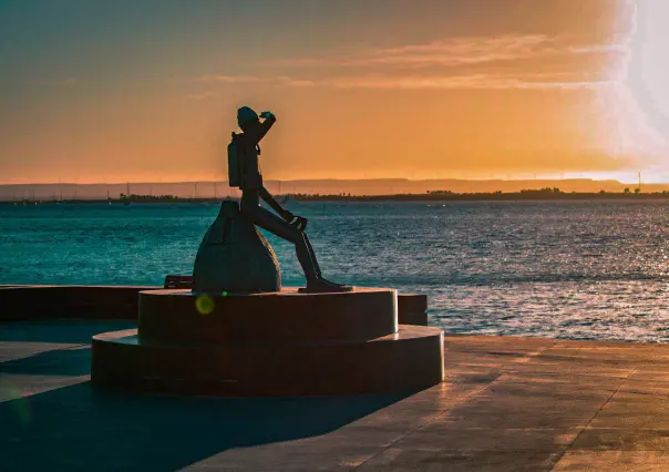 Escultura a Jacques Cousteau: guardián del Mar de Cortés en La Paz, BCS