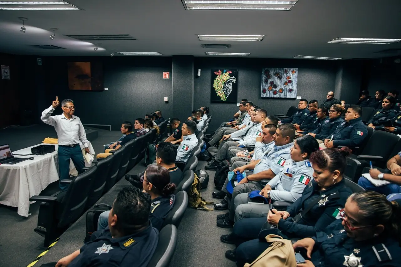 Policías reciben capacitación con Perspectiva de Género, impartido por la Secretaría de Seguridad y Protección Ciudadana de México. Foto: Gobierno de Guadalupe