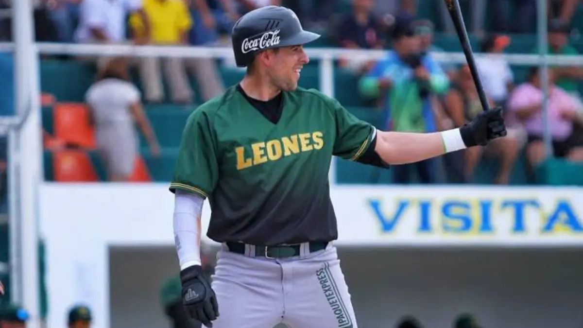 El infielder de 35 años ya está en Yucatán listo para ponerse el guante con los melenudos Fotos: Cortesía