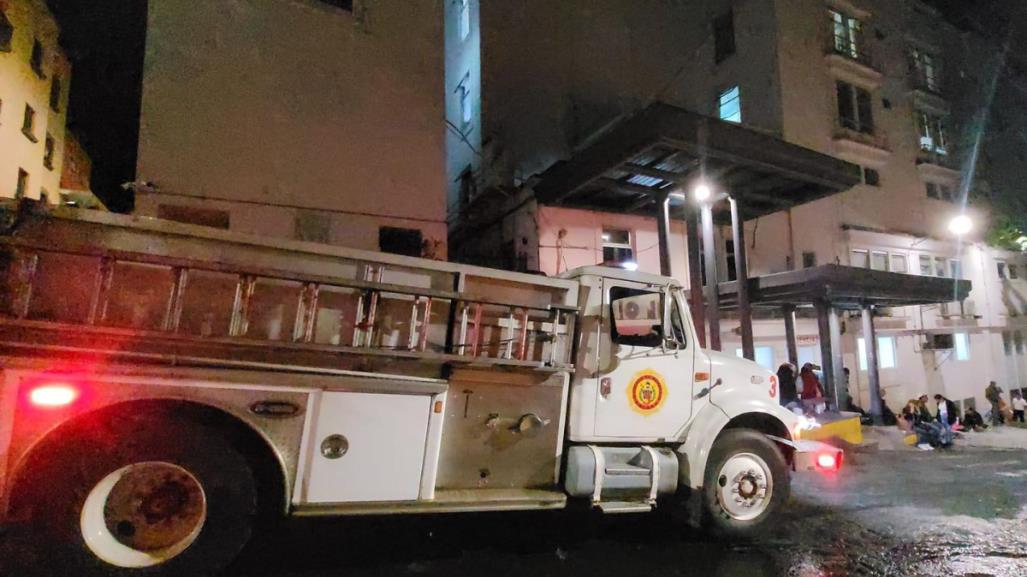 Tres personas quedan atrapadas en elevador de Hospital Civil de Xalapa