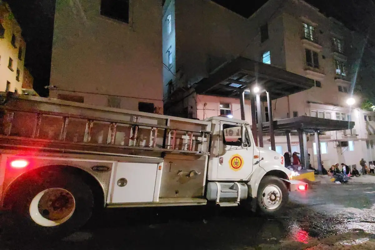 Tres personas quedan atrapadas en elevador de un Hospital en Xalapa, Veracruz. Foto: Rosalinda Morales