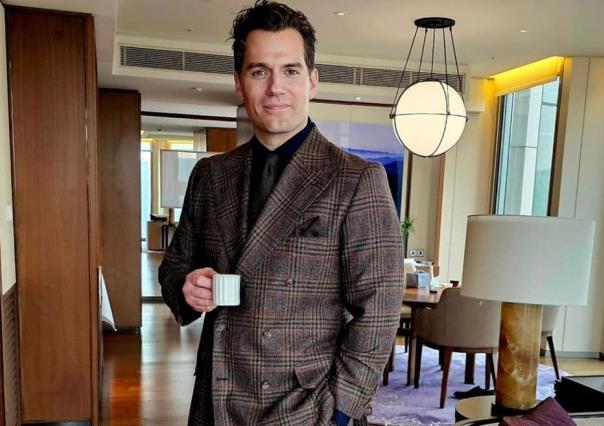 Henry Cavill felicita a los papás en su día y les pide consejos