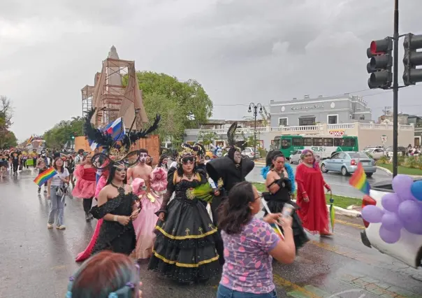 La fuerte lluvia no impidió marcha LGBT+ en Yucatán