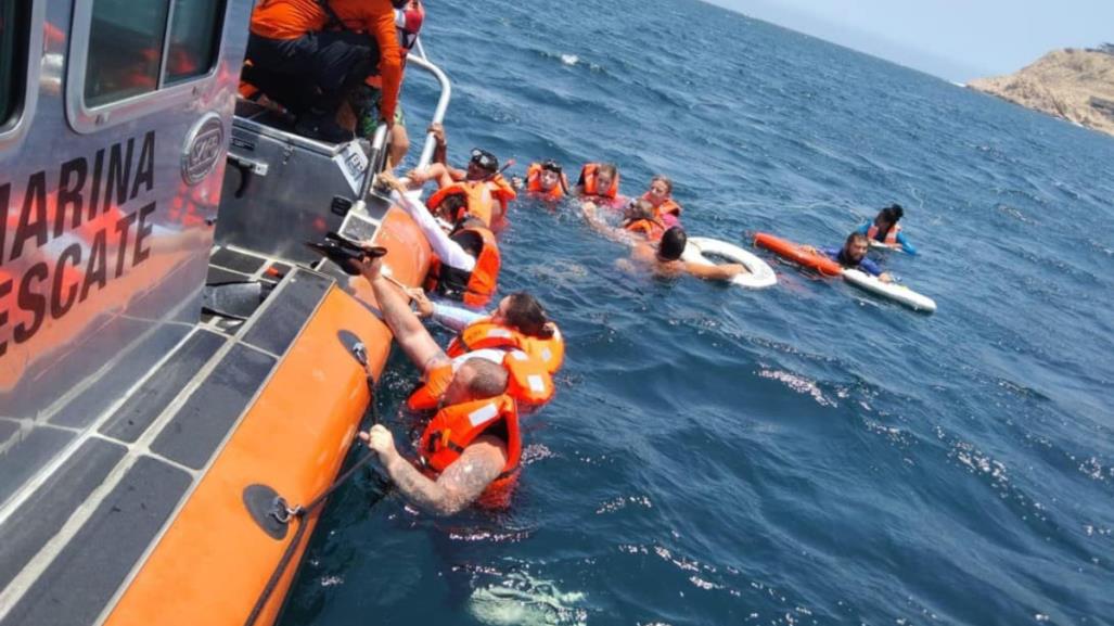 Rescatan a 36 turistas en playa de Cabo San Lucas