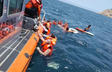 Rescatan a 36 turistas en playa de Cabo San Lucas