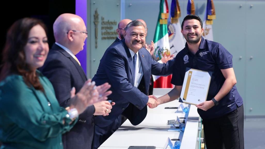 UANL reconoce a 338 estudiantes por excelencia académica