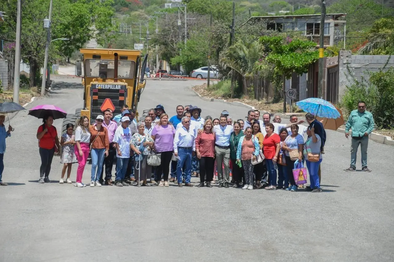 El Presidente Municipal de Victoria hace recorrido en colonias donde se continúa con obras de pavimentación. Foto: redes sociales