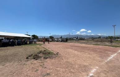 Inician los trabajos de rehabilitación del campo de beisbol en el Ateneo Fuente