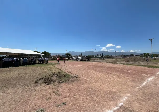 Inician los trabajos de rehabilitación del campo de beisbol en el Ateneo Fuente