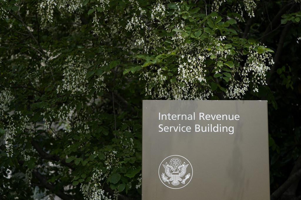 Un letrero en el edificio del Servicio Interno de Impuestos en Washington, el 4 de mayo del 2021..(Foto AP/Patrick Semansky)