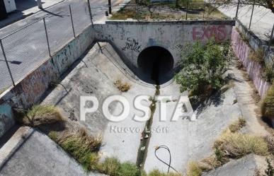 Temen vecinos inundación por lluvias en canalón de Mitras en Monterrey