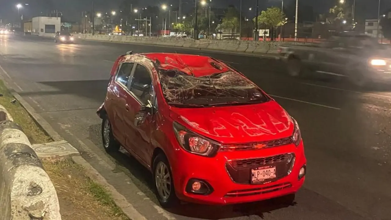 Auto chocado en Zaragoza. Foto: Ramón Ramírez