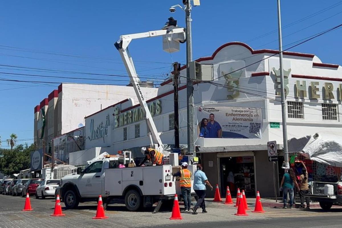 Instalación de cámaras de videovigilancia. Foto: Gobierno de BCS