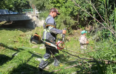 Trabajos de desazolve en Santiago, Nuevo León