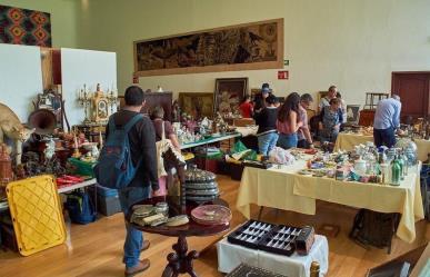 Rompe tu alcancía y ve a la Feria de Antigüedades de la Lagunilla en Los Pinos