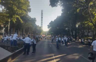 Jubilados y pensionados del IMSS instalan plantón en Paseo de la Reforma