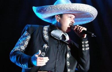 Don Pepe Aguilar reaparece en show tras polémica de su hija y Nodal (VIDEO)