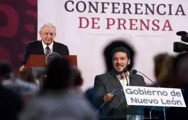 Asegura AMLO que Samuel García es víctima de presiones