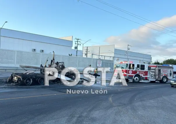 Choca tráiler y se incendia en Carretera a Laredo