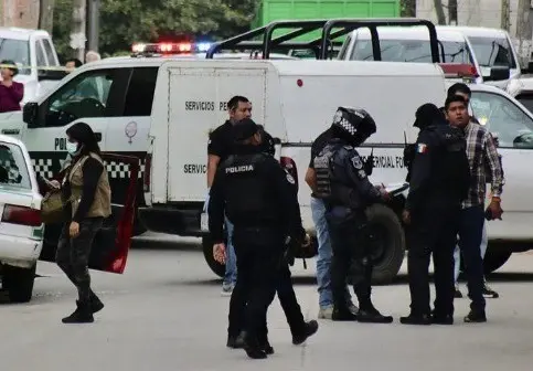 Elementos de la Policía estatal de Veracruz cubriendo la zona para indagatorias. Foto: Megalópolis.