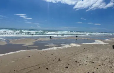 Se sale el mar en Playa Miramar por efecto de potencial ciclón tropical