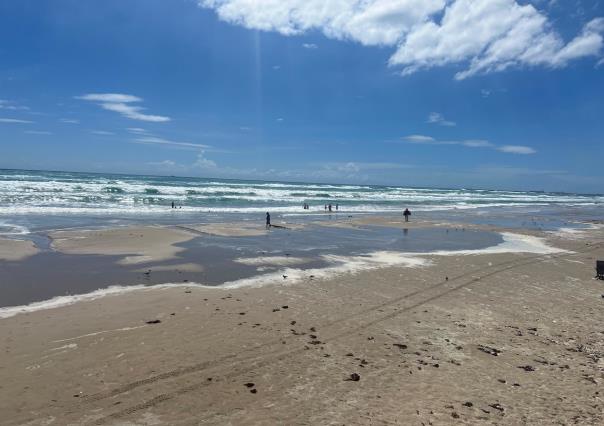 Se sale el mar en Playa Miramar por efecto de potencial ciclón tropical