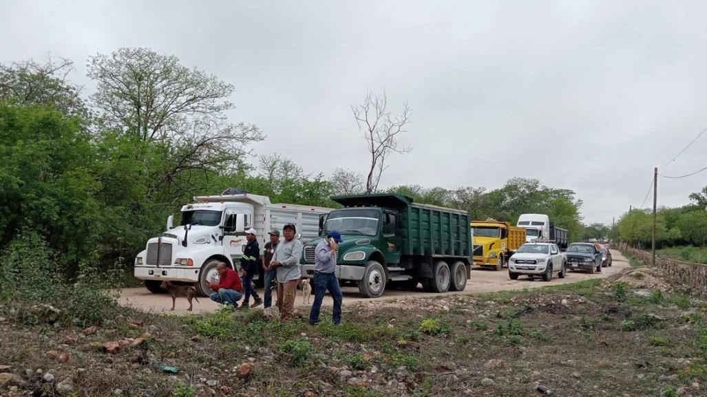 Habitantes de Hunxectamán bloquean una vía ante la falta de electricidad