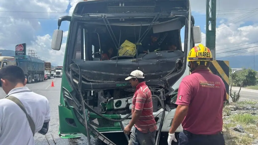 Choque entre camiones deja varios lesionados en Escobedo