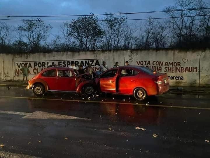 Trágica noche de lunes: muere guiador de un vocho  en un accidente