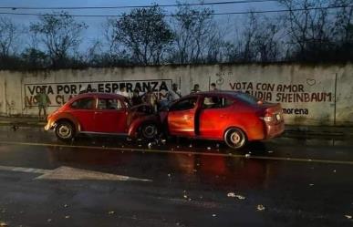 Trágica noche de lunes: muere guiador de un vocho  en un accidente