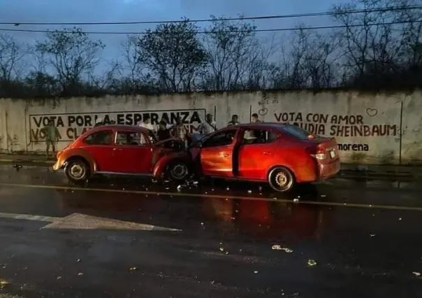 Trágica noche de lunes: muere guiador de un vocho  en un accidente