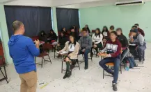 Beca Benito Juárez: ¿Cuántos estudiantes de prepa en BCS cuentan con ella?
