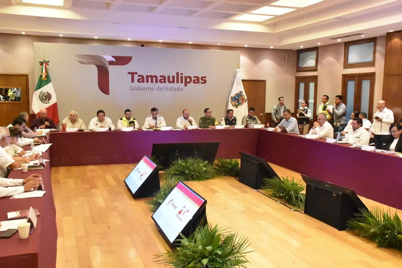 El Comité Estatal de Protección Civil llevó a cabo una sesión extraordinaria para coordinar los esfuerzos de prevención y respuesta ante posibles contingencias por la llegada del Ciclón Tropical Uno. Foto: Gobierno de Tamaulipas