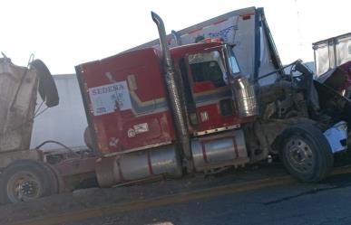 Carambola en autopista México-Querétaro provoca caos vial